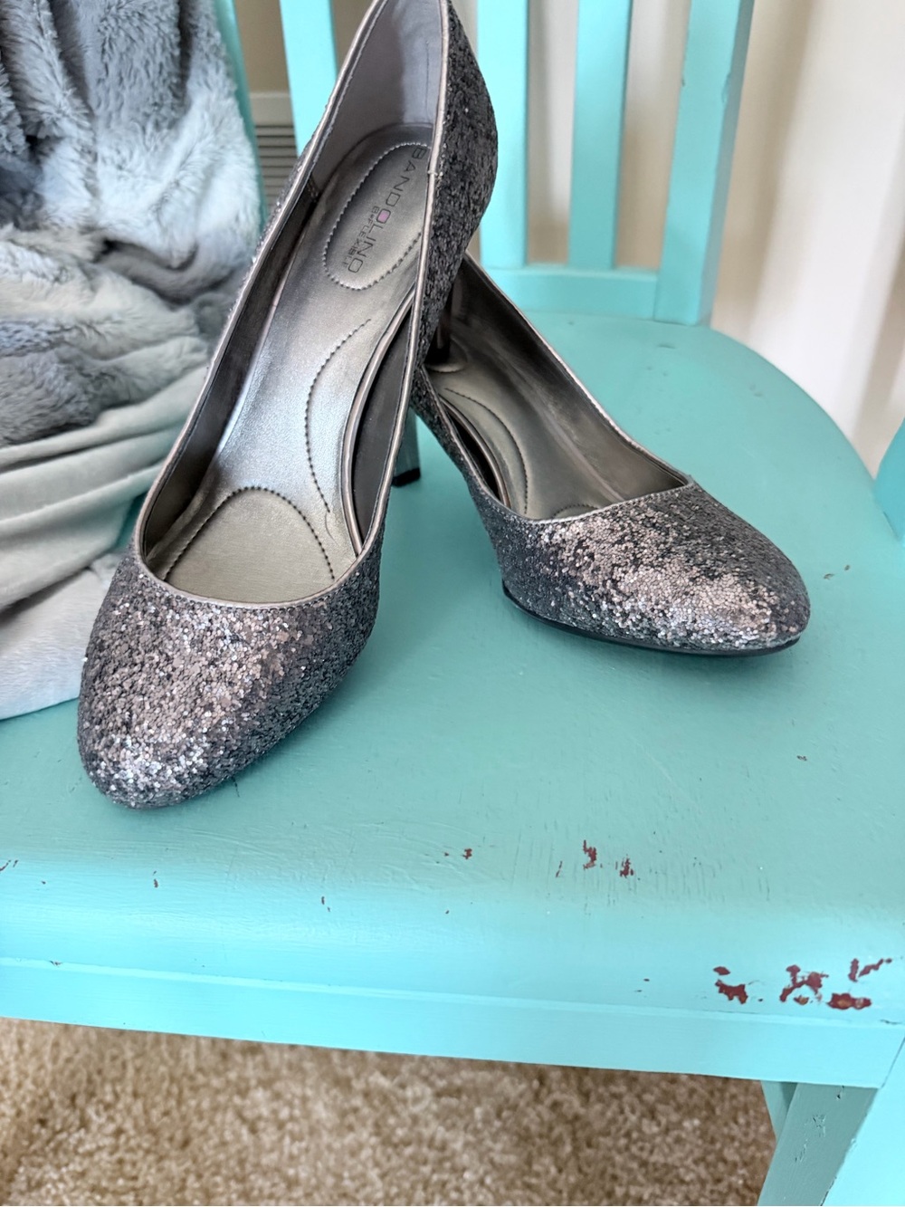 Bandolino Silver Glitter Pointed Toe Pumps